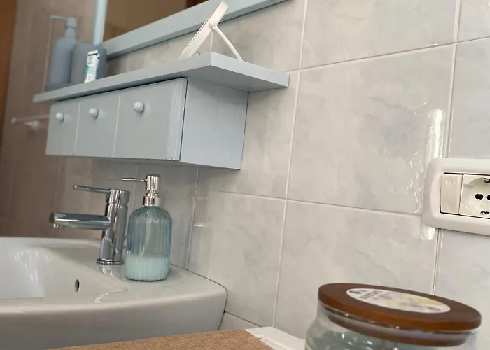 Anna Lungo Fiume - Maggiore Apartment